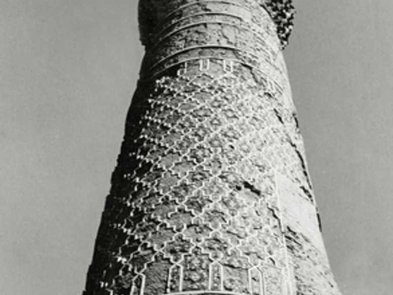 Nr. 1 (= RS 378): Roter Hefter, Minarette bei Herat: Nahaufnahme des Minaretts der Masjid-e Jami von Gauhar-Shad.
