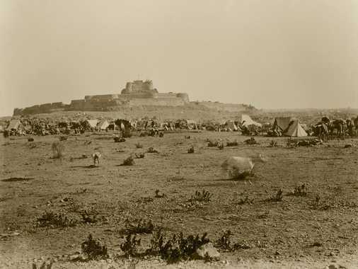 General view of Fort Jamrud, seen from SW; in the foreground and to the right encampments of native followers of the British army.
